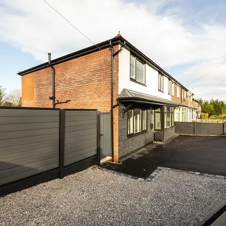 Modern 5-Bed Home Ev City Centre 10 Min-2