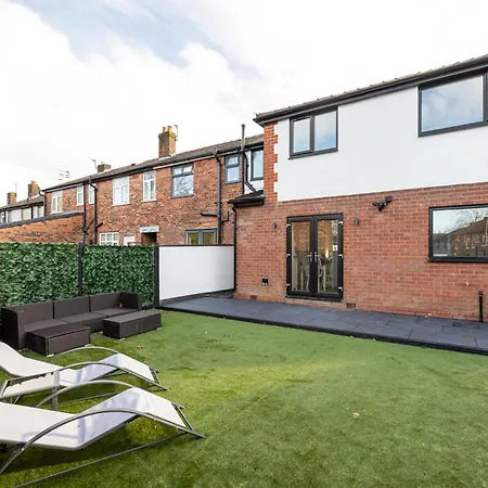 Modern 5-Bed Home Ev City Centre 10 Min-3